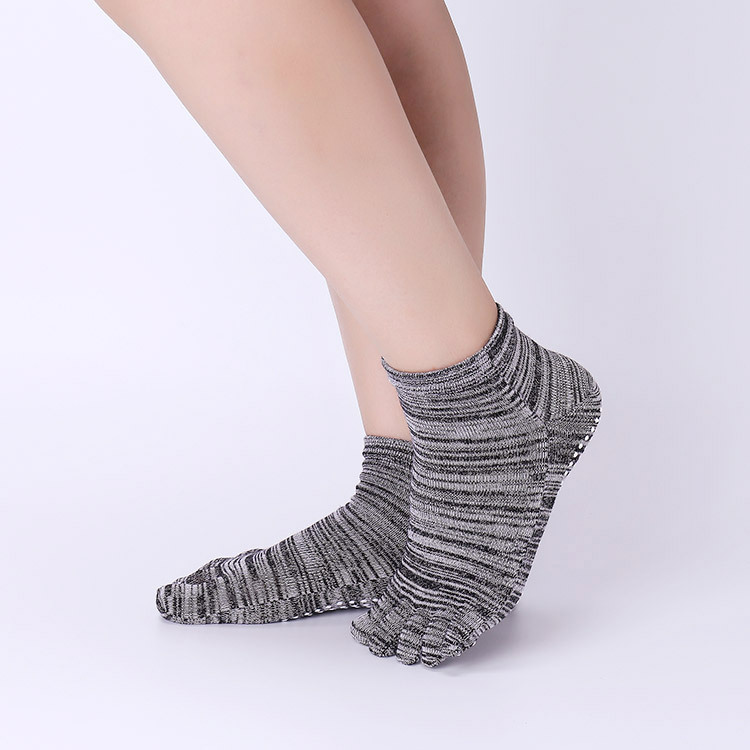 Non-Slip Yoga Socks with Grips - đánh giá và giá Pilate Yoga Workout